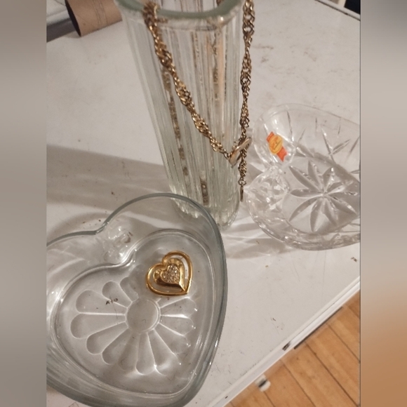 Gift idea? Heart collection crystal vase, dishes and more - Picture 1 of 10